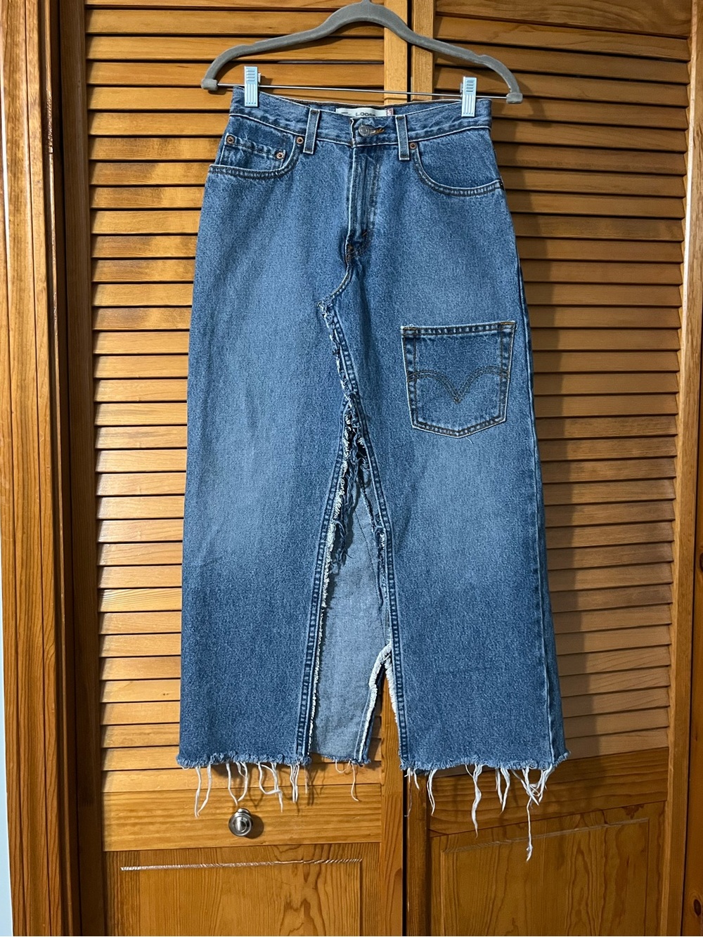 Levi’s Denim Cotton Midi Skirt with Front Slit and Raw Hem - Picture 2 of 5
